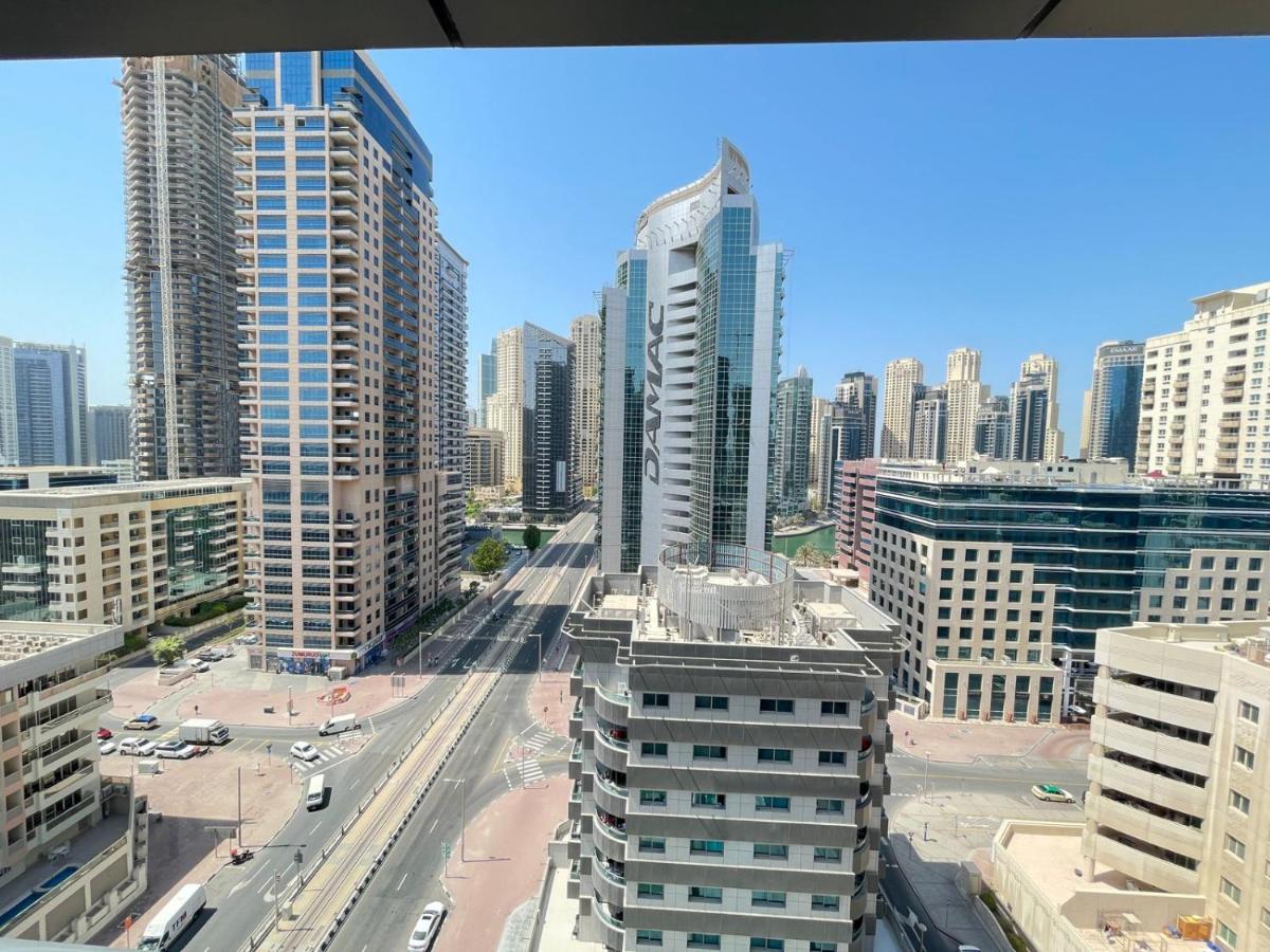 Private Gorgeous With Marina View With Shared Kitchen In Shared دبي