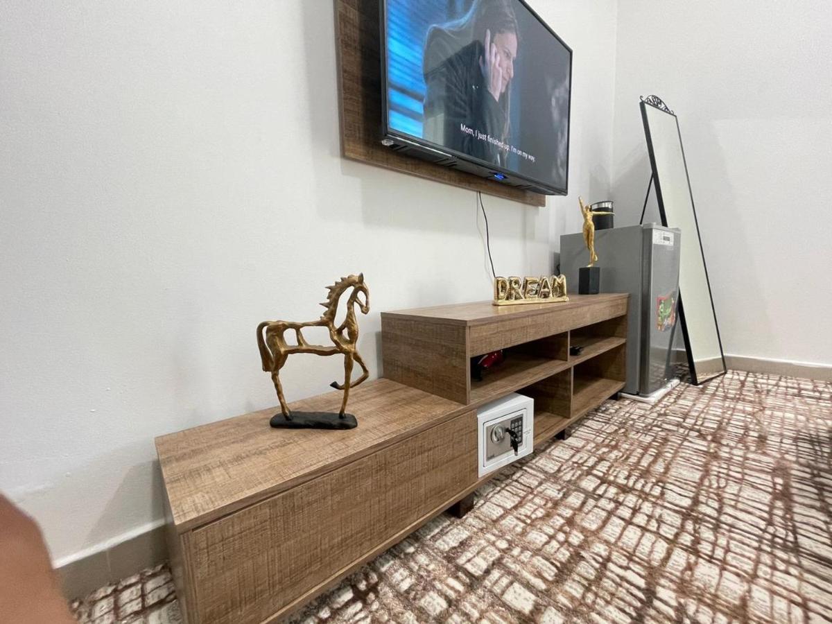 Private Gorgeous With Marina View With Shared Kitchen In Shared دبي
